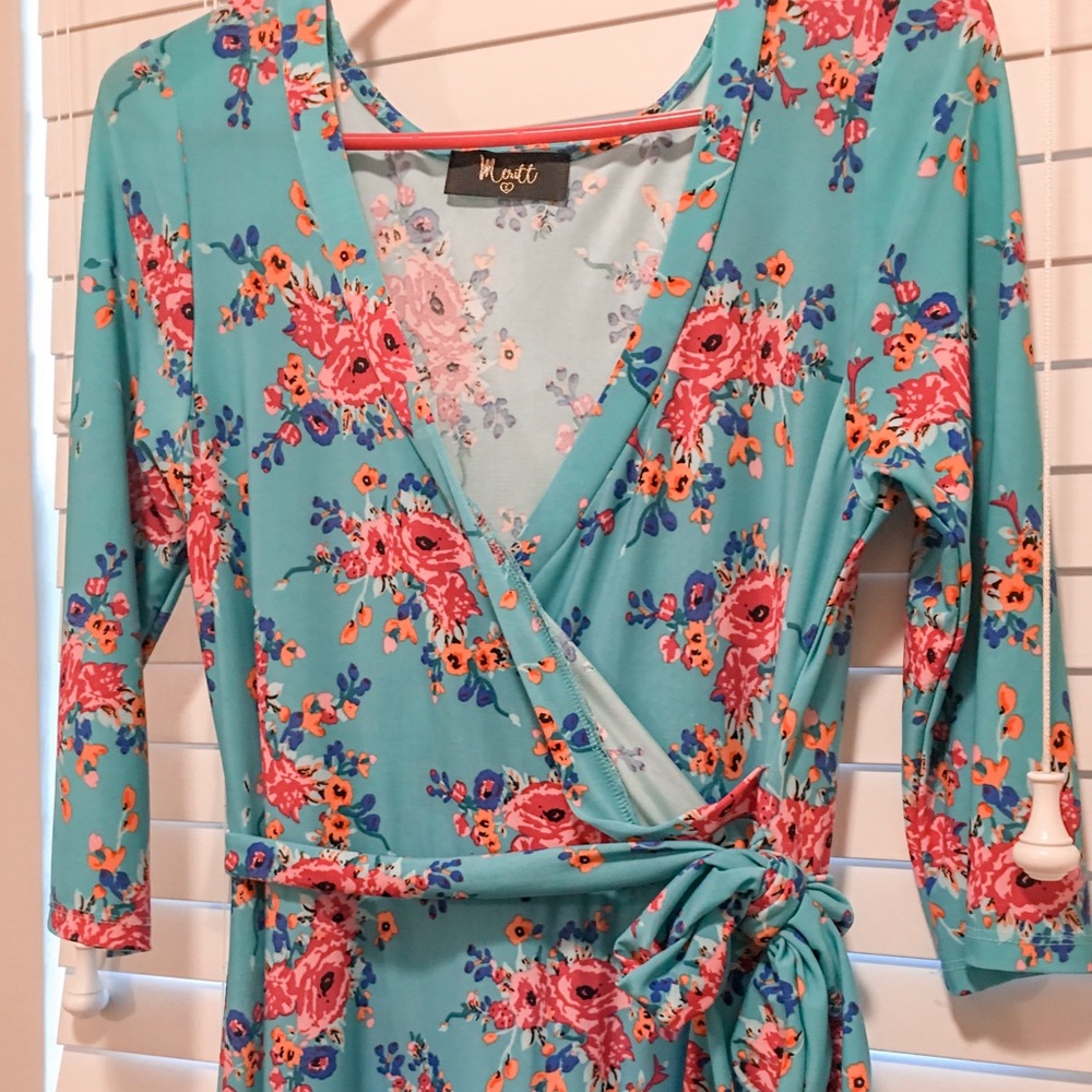 Maxi dress with sleeves - floral print